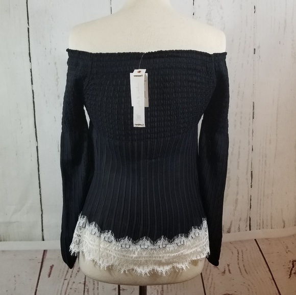 WILLOW & CLAY Shirred Off the Shoulder Top - Picture 5 of 8